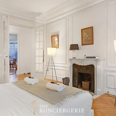 Bm -art De Vivre Haussmannien -square Moncey Apartment